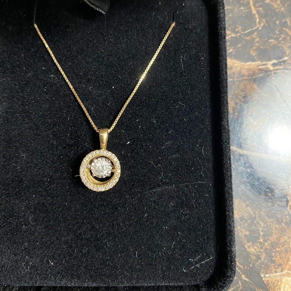 10 KT gold diamond necklace